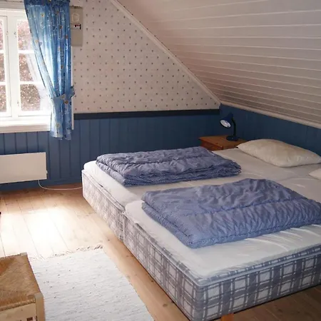 4 Bedroom Stunning Home In Farsund * Farsund